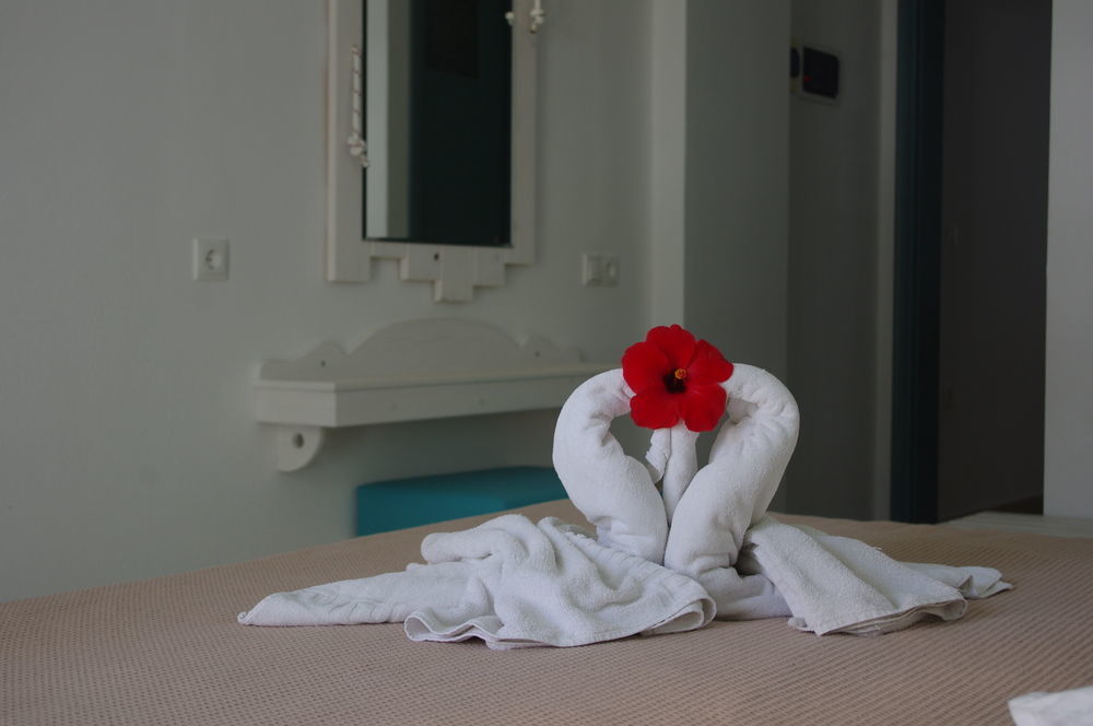 Iris Boutique Hotel Kamari  Ngoại thất bức ảnh