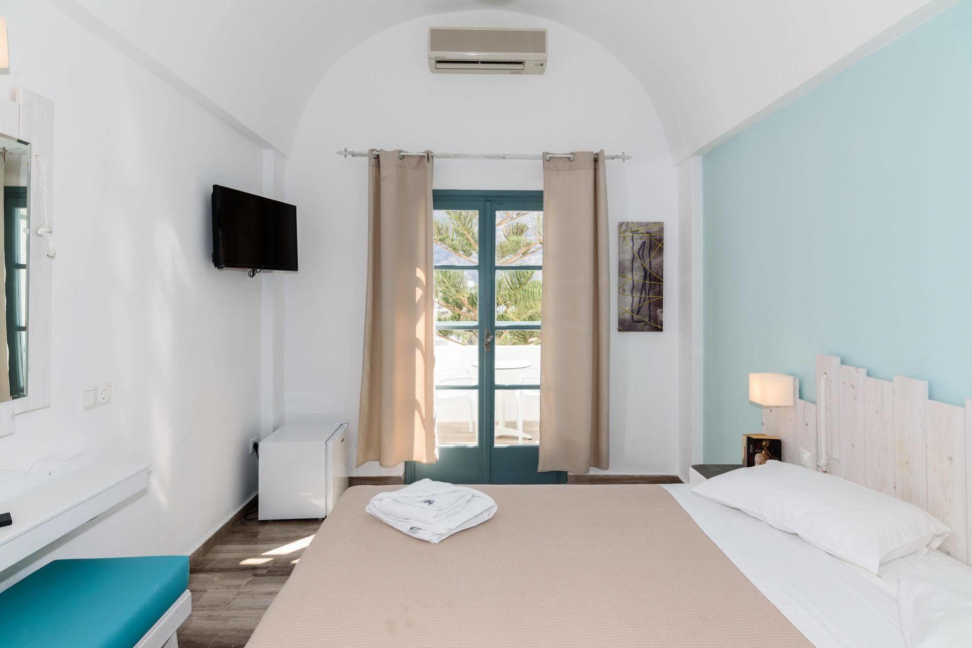 Iris Boutique Hotel Kamari  Ngoại thất bức ảnh