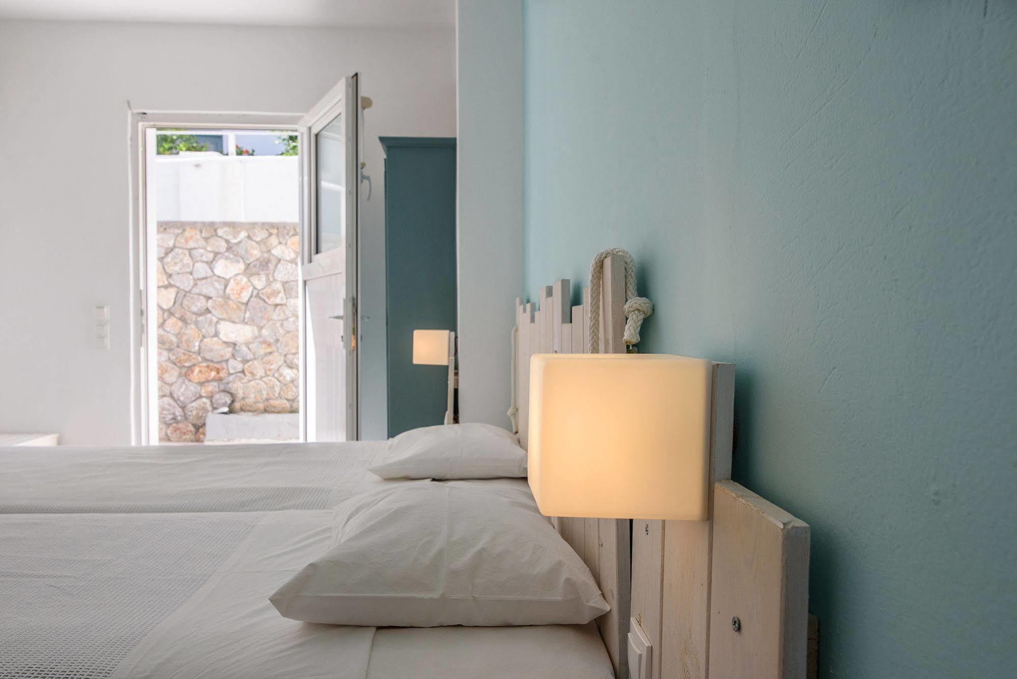 Iris Boutique Hotel Kamari  Ngoại thất bức ảnh