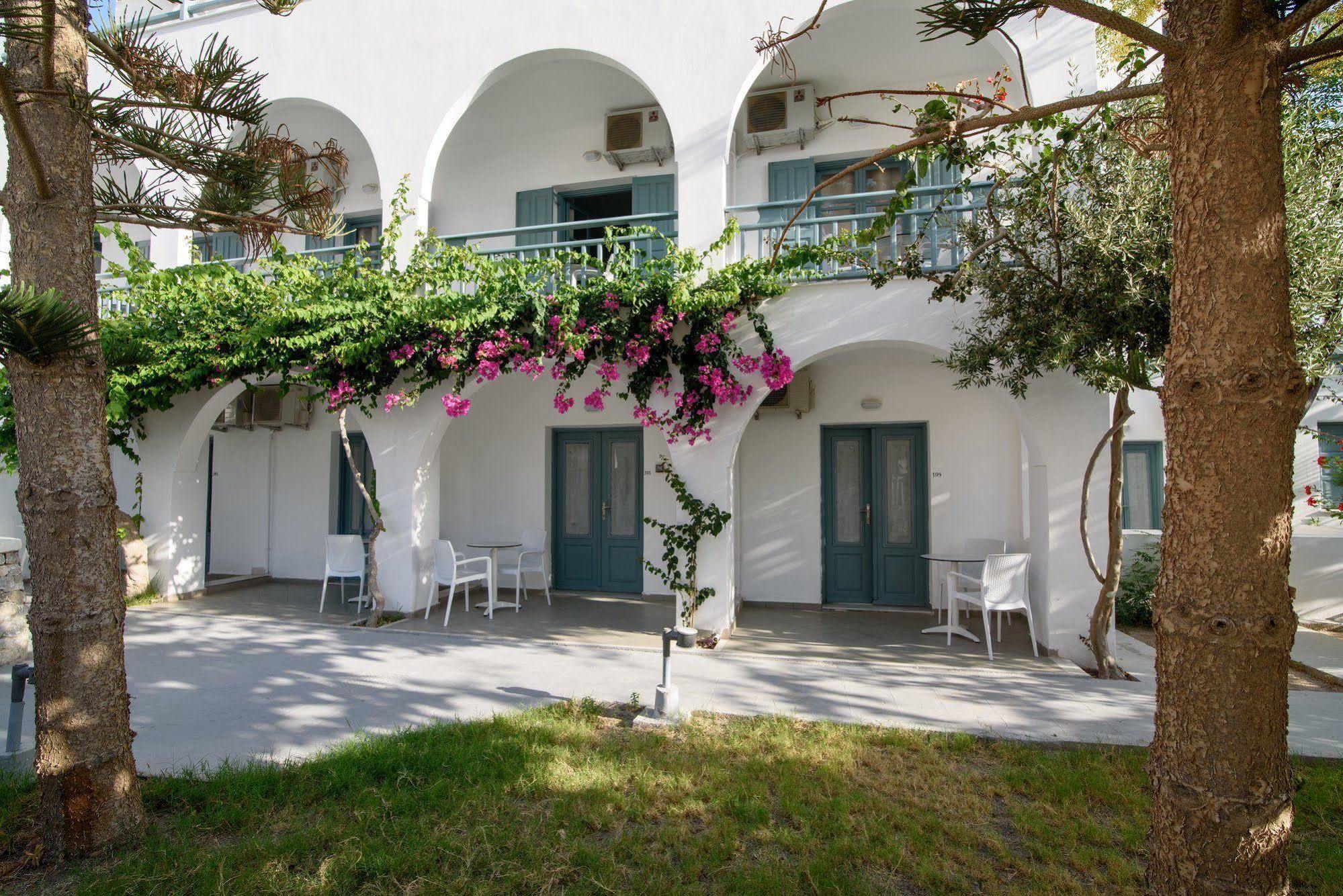 Iris Boutique Hotel Kamari  Ngoại thất bức ảnh