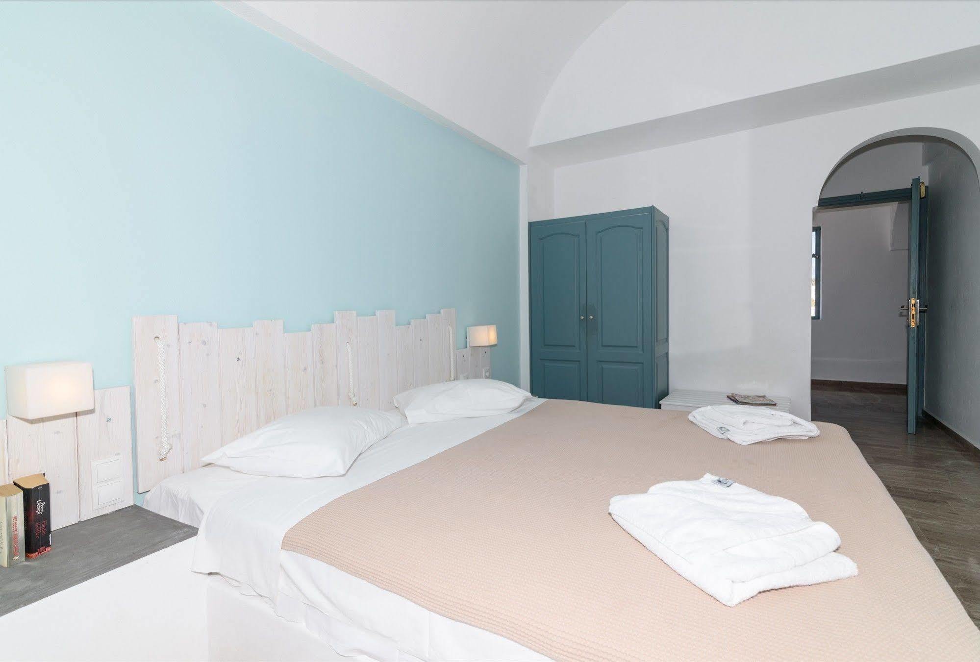 Iris Boutique Hotel Kamari  Ngoại thất bức ảnh
