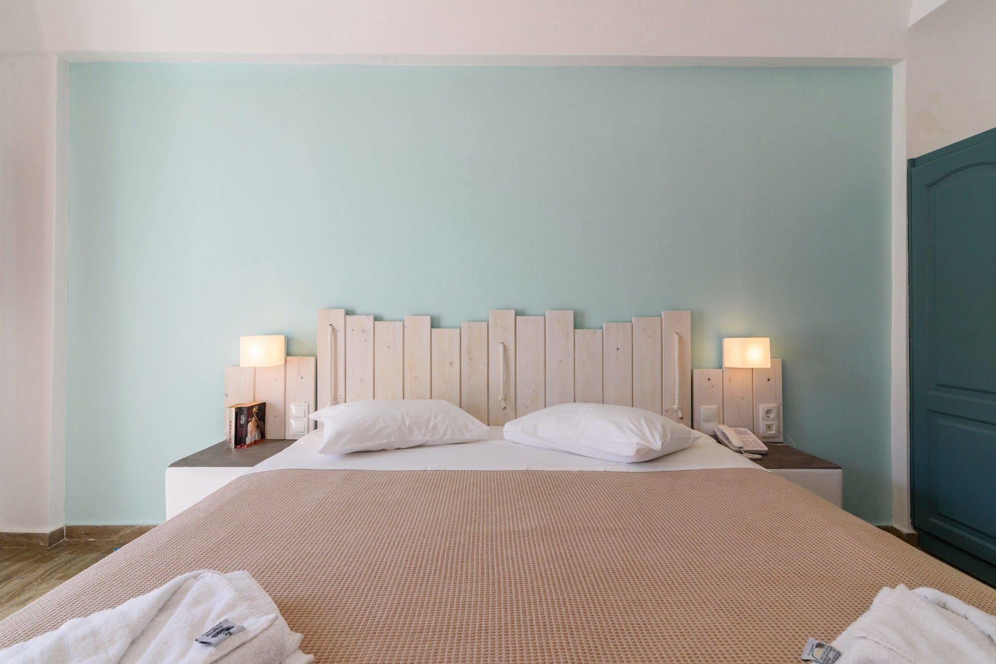 Iris Boutique Hotel Kamari  Phòng bức ảnh